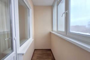 4 кровати с кондиционером и балконом. Alex Apartments. 6