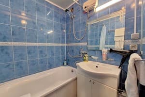 4 кровати с кондиционером и балконом. Alex Apartments. 23