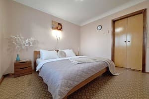 4 кровати с кондиционером и балконом. Alex Apartments. 24