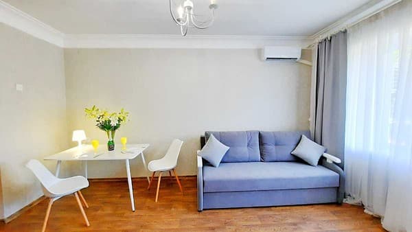 Alex Apartments. White rotunda. 25