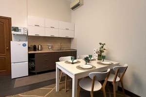 Готель Alex Hotel. Люкс 4-місний  13