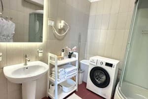 Готель Alex Hotel. Люкс 4-місний  17