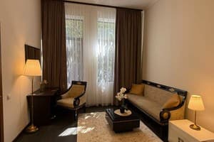 Готель Alex Hotel. Люкс 4-місний  9