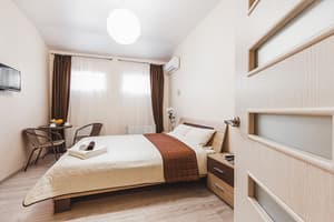 Апарт-отель Apartments near Deribasovskaya . Стандарт двухместный с плитой 2