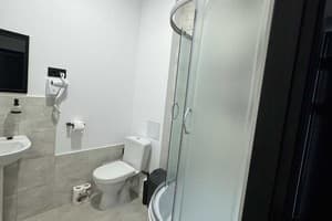 Хостел Батискаф. Стандарт 4-местный с отдельной внешней ванной комнатой 3