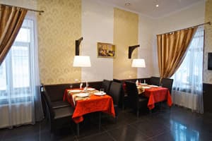 Дворцовый 6