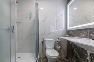 Отель Евроотель. Стандарт двухместный з двома ліжкам та балконом 6