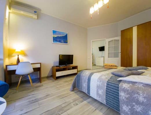 Home Hotel на Подолі вул. Волошська, 51/27 1