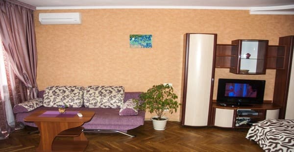 Home Hotel ул. Малая Житомирская, 10 3