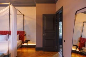 Бутик-отель Lion's Castle. Люкс двухместный Замок 6