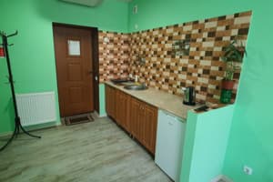 Отель Luxor Inn & Suites. Улучшенный трехместный с плитой 4