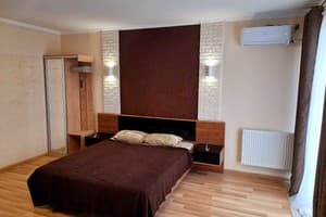 Luxury Apartments, ул. Михаила Мулика, возле авто и ж/д вокзала 3