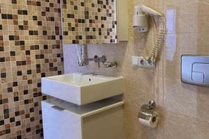 Отель MARISS hotel & business. Люкс двухместный для молодоженов (двухкомнатный) 12