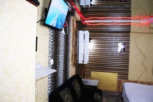 Мини-отель Mamba Hotel. №5 Двухкомнатный номер с джакузи и кинотеатром – в укрытии 9