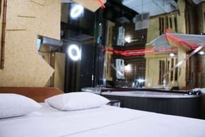 Мини-отель Mamba Hotel. №5 Двухкомнатный номер с джакузи и кинотеатром – в укрытии 18