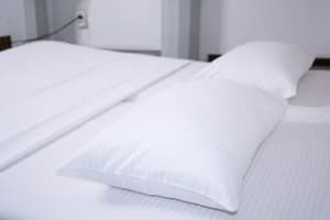 Мини-отель Mamba Hotel. №8 Семейный номер с качелью - в укрытие 2