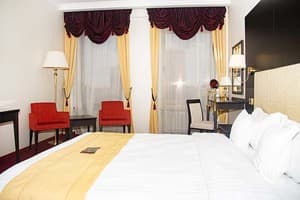 Готель Menorah Hotel. Люкс тримісний Стандарт (тримісне розміщення) 5