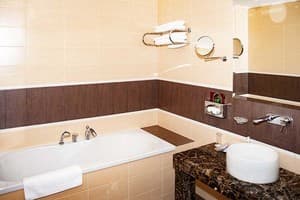 Готель Menorah Hotel. Люкс тримісний Стандарт (тримісне розміщення) 6