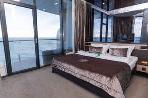 Спа-отель NEMO Hotel Resort & SPA. Люкс двухместный люкс панорамный, двухкомнатный с видом на море +1 2