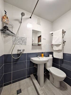 Напротив театра им.Гоголя (Alex Apartments (бесконтактное поселение 24/7) 16