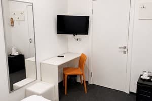 Готель Orange Hotel. Економ двомісний класик без вікна 3