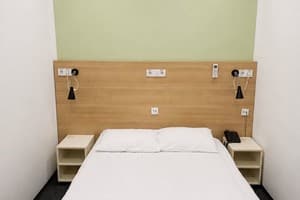 Готель Orange Hotel. Економ двомісний класик без вікна 4