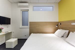 Готель Orange Hotel. Економ двомісний класик без виду 1