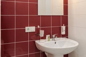 Готель Orange Hotel. Економ двомісний класик без виду 5