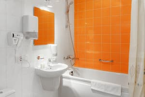 Готель Orange Hotel. Напівлюкс двомісний  9