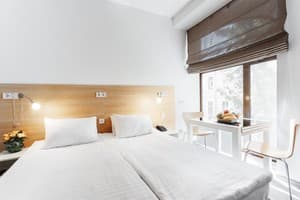 Готель Orange Hotel. Напівлюкс двомісний з міні-кухнею 1