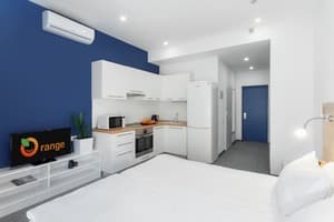 Готель Orange Hotel. Напівлюкс двомісний з міні-кухнею 2