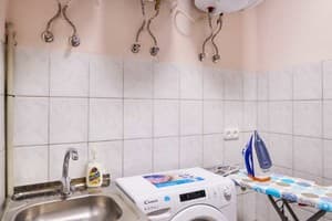 Хостел Perron. Люкс трехместный улучшенный, семейный, двухкомнатный 9