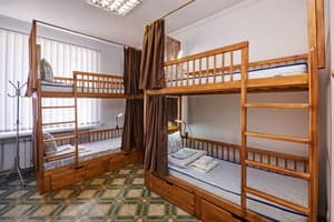 Хостел Perron. Место в женском 6-местном номере  2