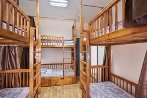 Хостел Perron. Место в общем 6-местном номере  3