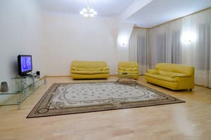 Квартира RentKiev ул. Софиевская 17. RentKiev ул. Софиевская 17 1