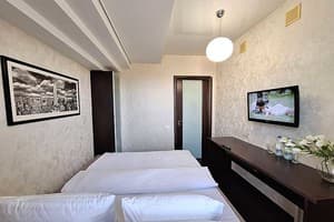 Самая большая кровать в Полтаве. Alex Apartments Круглосуточно бесконтактное заселение 9