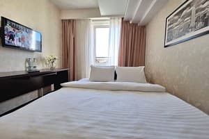 Самая большая кровать в Полтаве. Alex Apartments Круглосуточно бесконтактное заселение 10