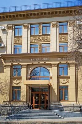 Театральный 10