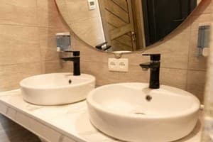 Хостел ViktoryHome. Місце у загальному 6-місному номері нижнє 4