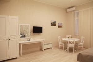 Мини-отель WINE & ROSE BOUTIQUE HOTEL. Люкс 4-местный King Size 2