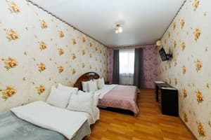 Яскраві квіти. Alex Apartments. Безконтактне заселення 24/7 4