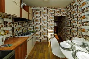 Яскраві квіти. Alex Apartments. Безконтактне заселення 24/7 16