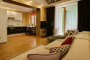 Квартира двухкомнатная возле Запорожской площади. Люкс 4-местный возле Запорожской площади 7