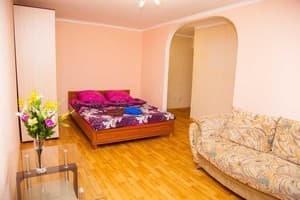 Квартира ул. Независимой Украины 63. Полулюкс трехместный  1