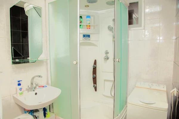 ул. Независимой Украины 63/13 6