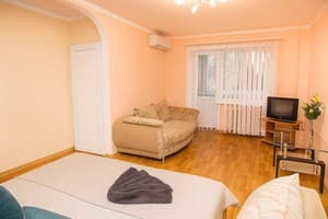 ул. Независимой Украины 63/13 3