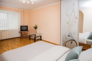 ул. Независимой Украины 63/13 2