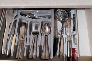 возле железнодорожного вокзала и областной больницы 4