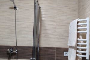 возле железнодорожного вокзала и областной больницы 7