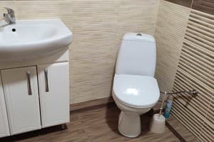 возле железнодорожного вокзала и областной больницы 9